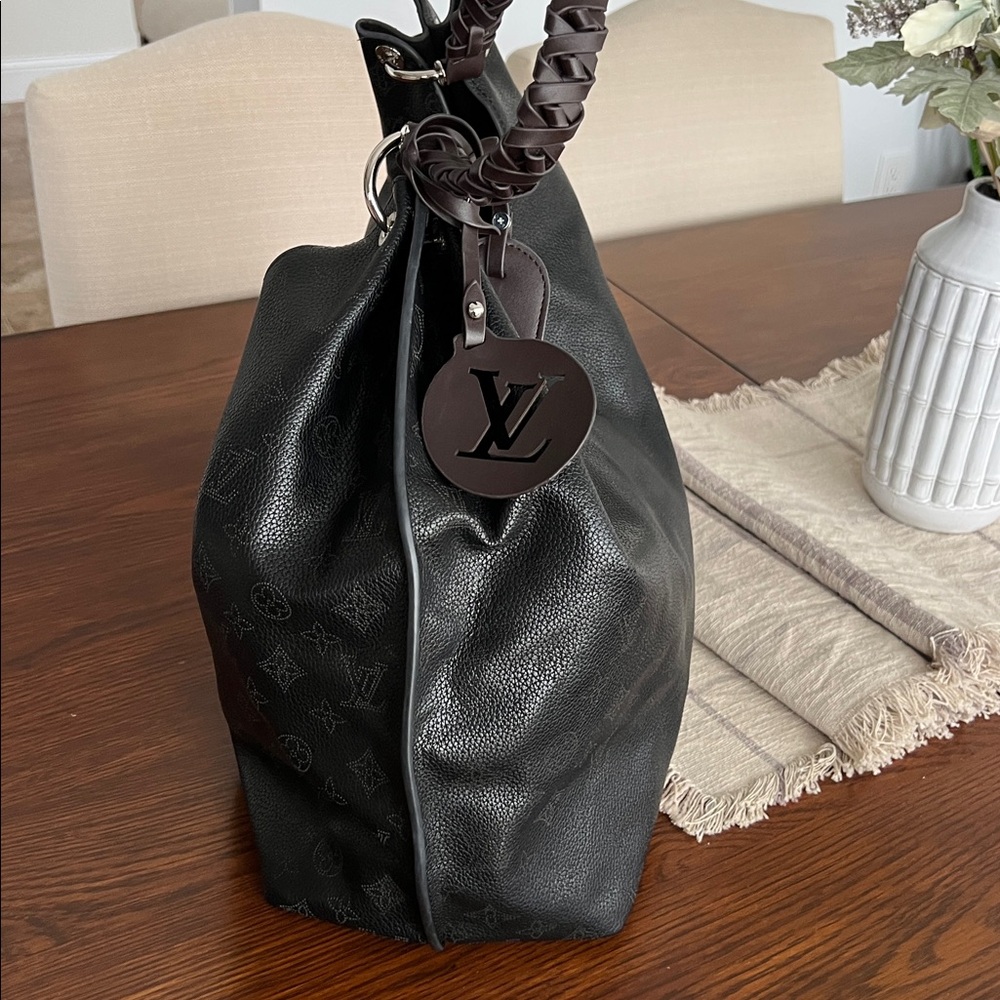 Louis Vuitton Carmel Black Mahina Hobo with Braided Handle - Picture 7 of 16